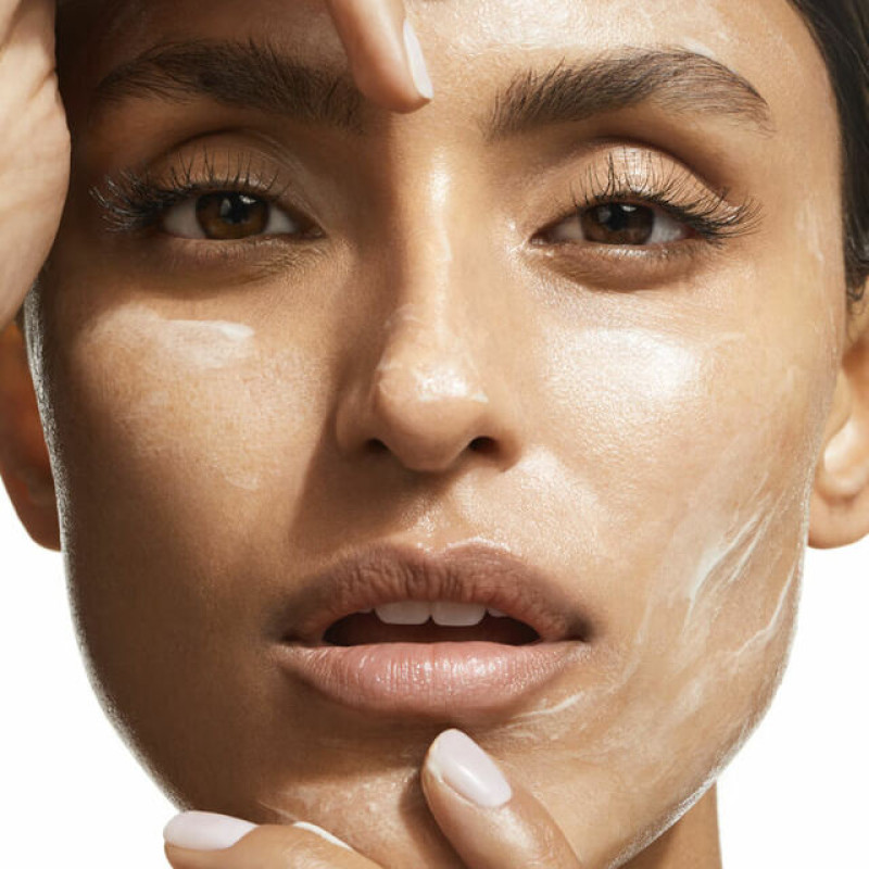 Retinol Youth Renewal Serum φιάλη και υφή ορού